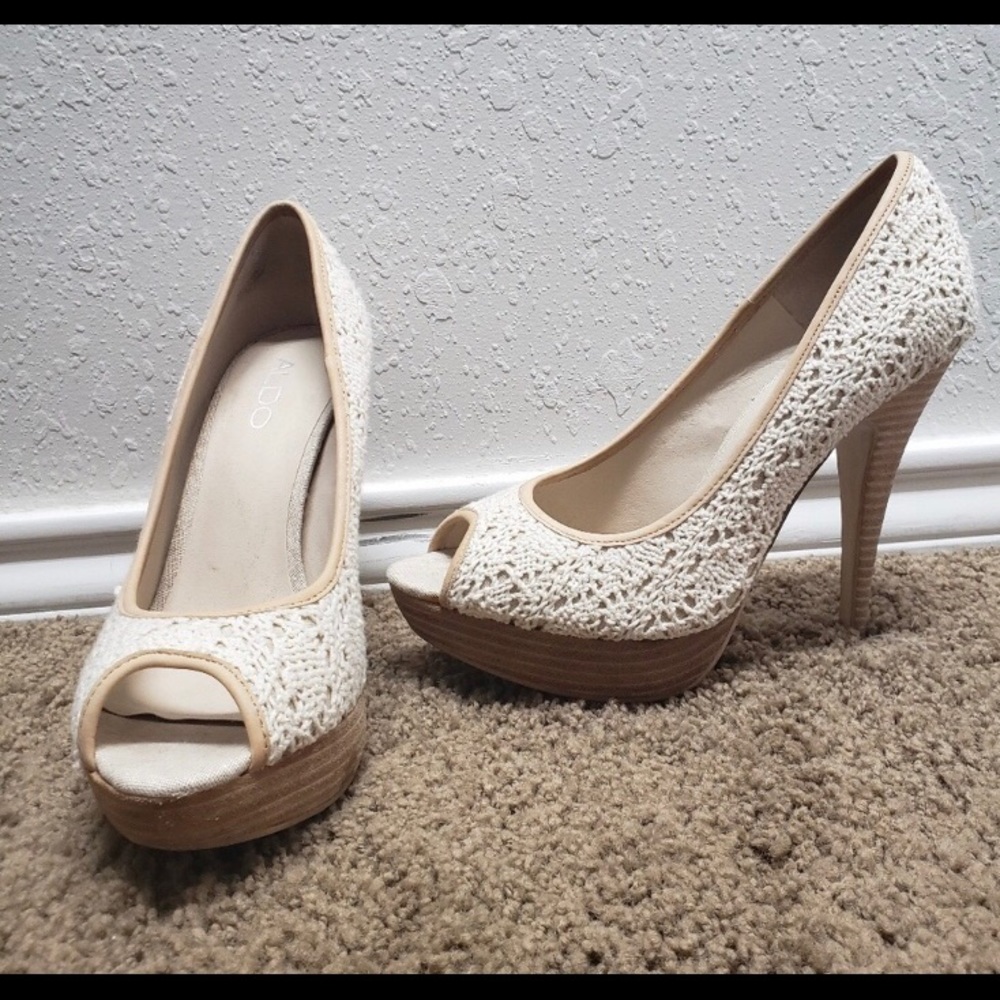 Aldo crochet peep toe pumps size 8